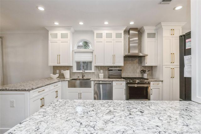 6 Valley Lane, Huntington, NY 11743