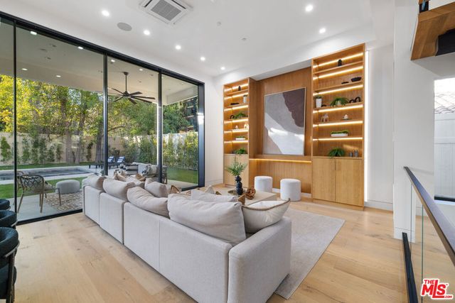 4535 Haskell Avenue, Encino, CA 91436