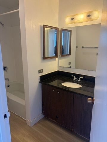 5100 N Marine Drive 3H, Chicago, IL 60640