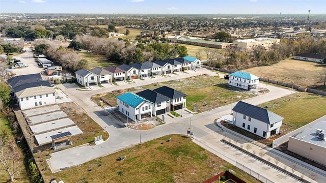 619 Rolling Oaks, Stafford, TX 77477