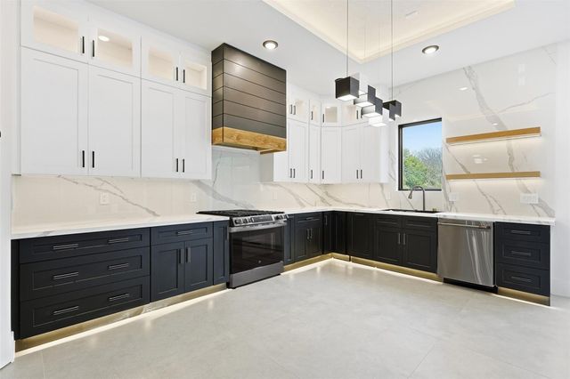 619 Rolling Oaks, Stafford, TX 77477