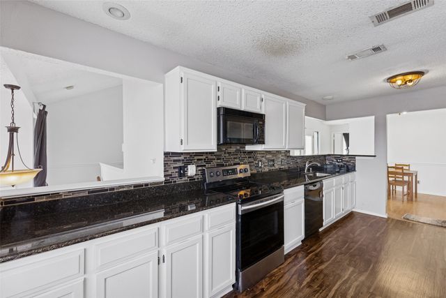 2903 Hunters Point Lane, Carrollton, TX 75007