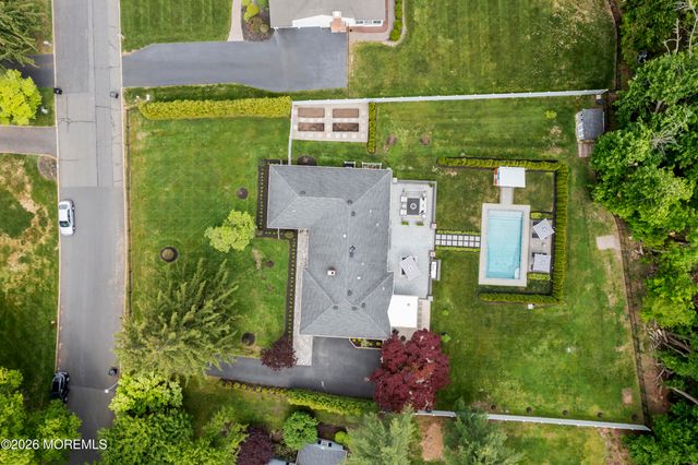 17 Ballantine Road, Middletown, NJ 07748