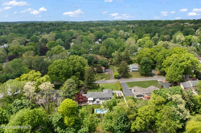 17 Ballantine Road, Middletown, NJ 07748