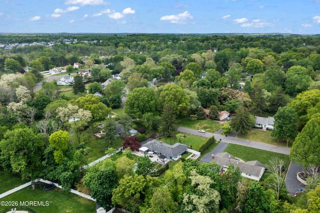 17 Ballantine Road, Middletown, NJ 07748
