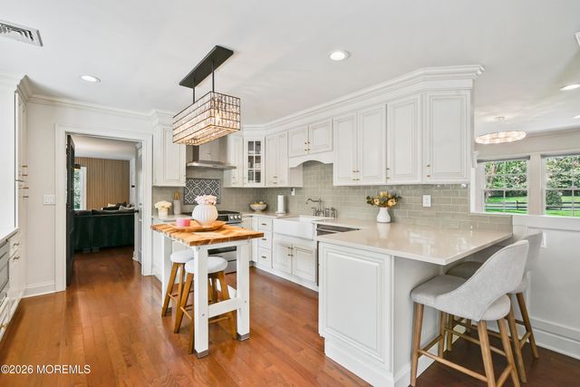 17 Ballantine Road, Middletown, NJ 07748