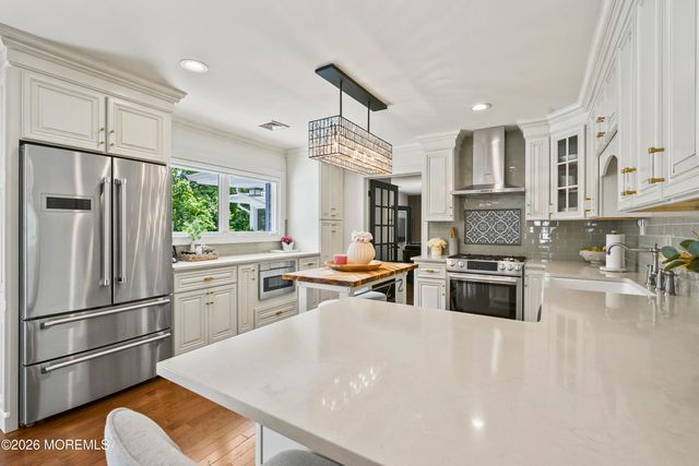 17 Ballantine Road, Middletown, NJ 07748