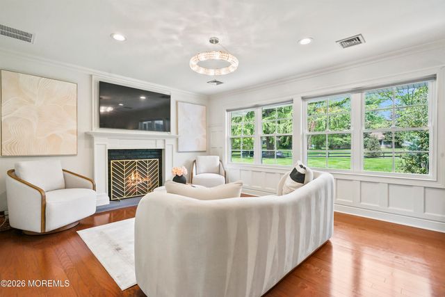17 Ballantine Road, Middletown, NJ 07748