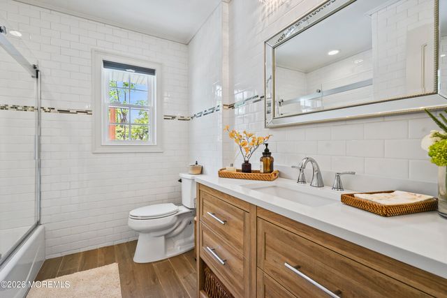 17 Ballantine Road, Middletown, NJ 07748
