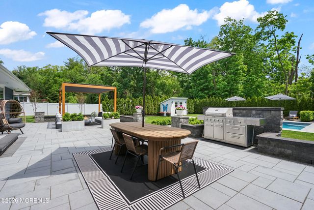 17 Ballantine Road, Middletown, NJ 07748