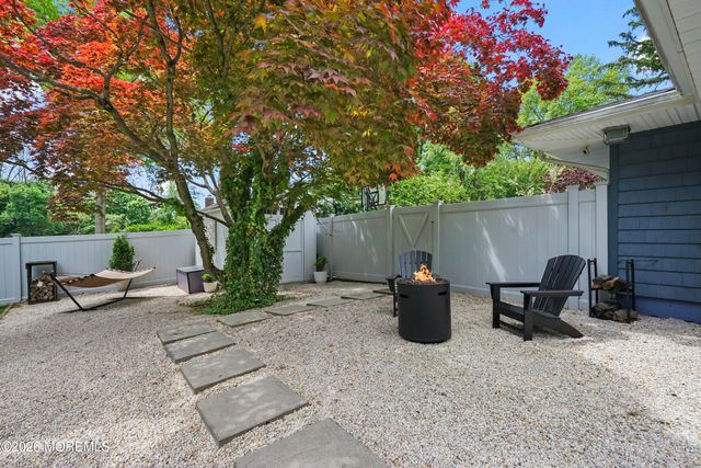 17 Ballantine Road, Middletown, NJ 07748