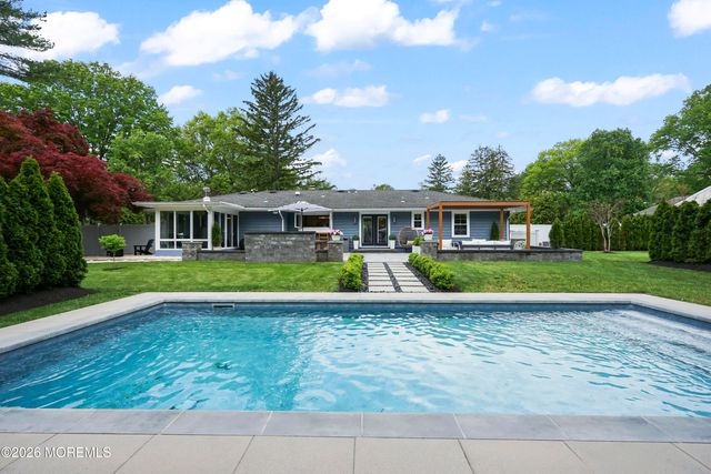 17 Ballantine Road, Middletown, NJ 07748