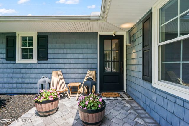 17 Ballantine Road, Middletown, NJ 07748