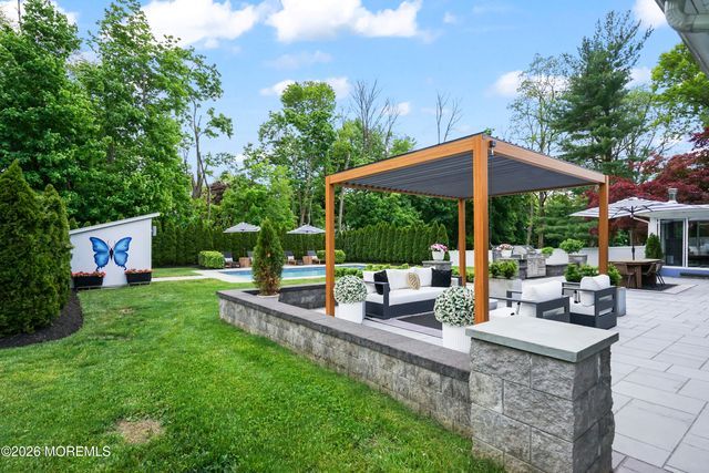 17 Ballantine Road, Middletown, NJ 07748