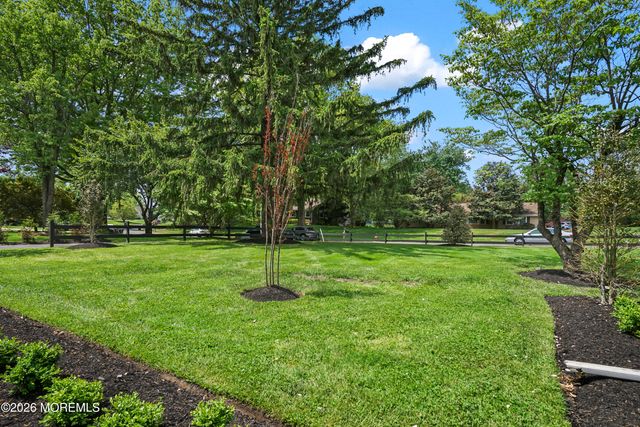 17 Ballantine Road, Middletown, NJ 07748