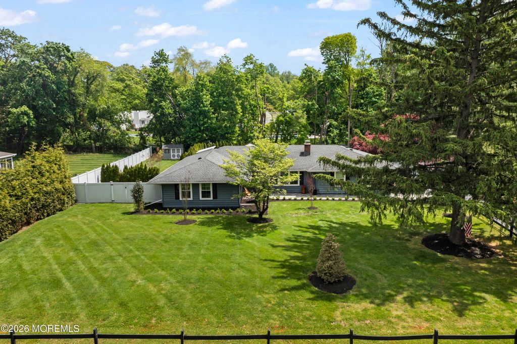17 Ballantine Road, Middletown, NJ 07748