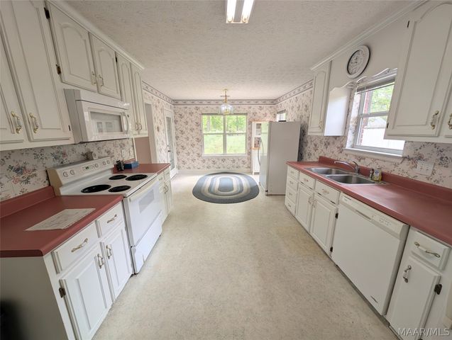 164 WHITLEY Road, Deatsville, AL 36022