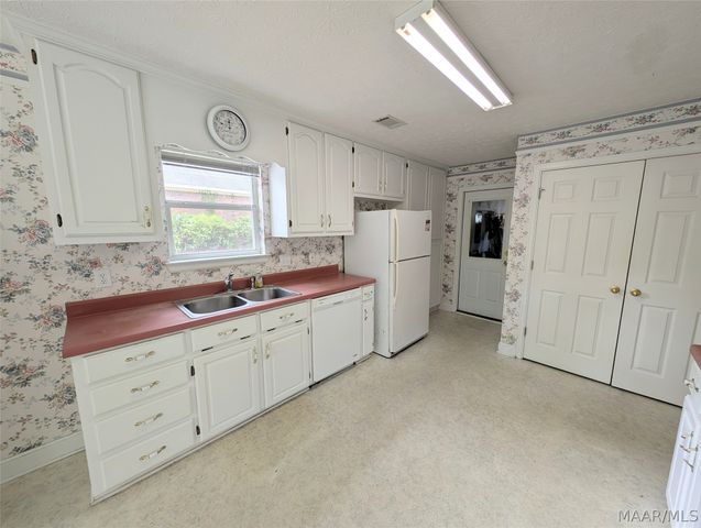 164 WHITLEY Road, Deatsville, AL 36022