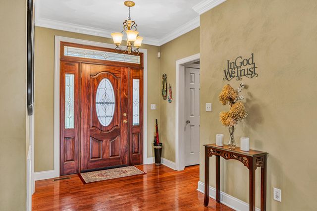 341 Penguin LN, Salem, VA 24153