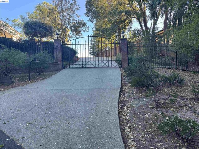 16 Ardendale Ct, Alamo, CA 94507