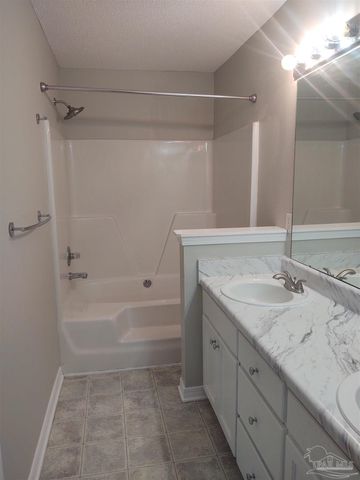 6351 Cottage Woods Dr, Milton, FL 32570