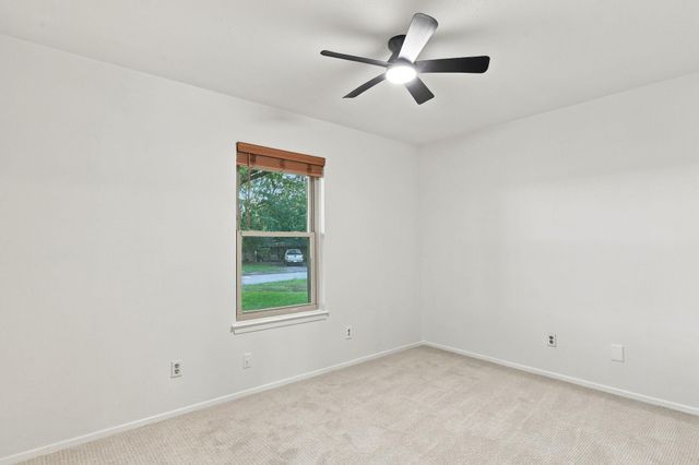 1714 Twin Island DR, Lockhart, TX 78644