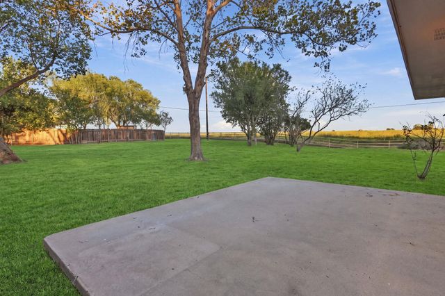 1714 Twin Island DR, Lockhart, TX 78644
