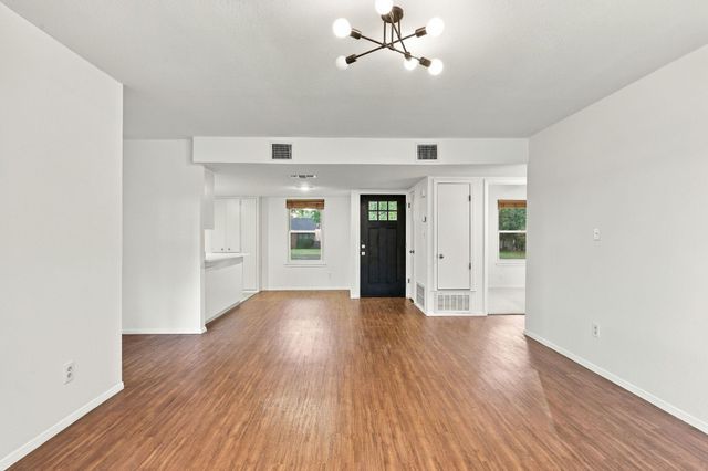 1714 Twin Island DR, Lockhart, TX 78644