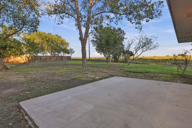 1714 Twin Island DR, Lockhart, TX 78644