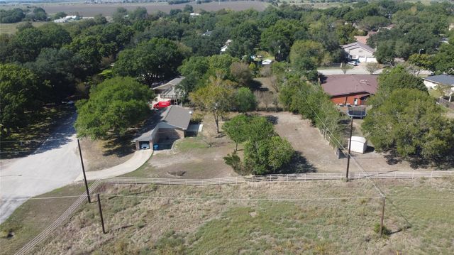 1714 Twin Island DR, Lockhart, TX 78644