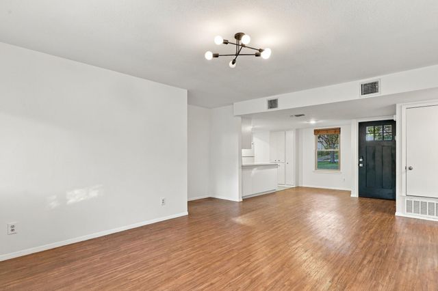 1714 Twin Island DR, Lockhart, TX 78644