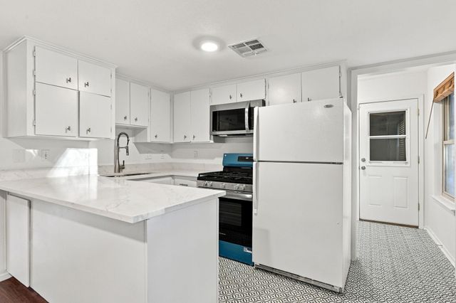 1714 Twin Island DR, Lockhart, TX 78644