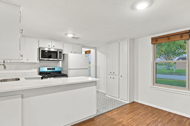 1714 Twin Island DR, Lockhart, TX 78644