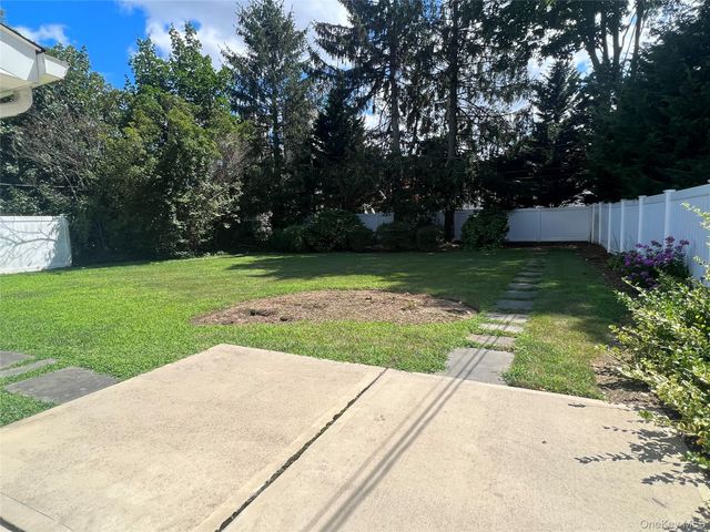 292 Acre Lane, Hicksville, NY 11801