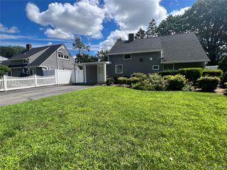 292 Acre Lane, Hicksville, NY 11801