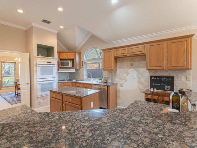 1624 Knoll Ridge Circle, Corinth, TX 76210