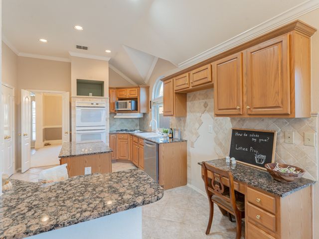 1624 Knoll Ridge Circle, Corinth, TX 76210