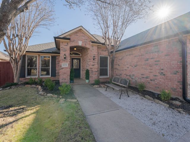 1624 Knoll Ridge Circle, Corinth, TX 76210