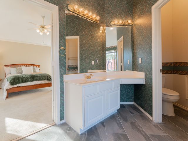 1624 Knoll Ridge Circle, Corinth, TX 76210