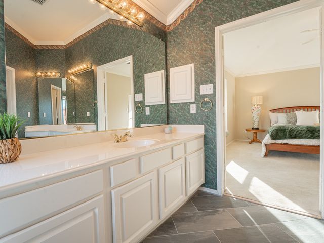 1624 Knoll Ridge Circle, Corinth, TX 76210