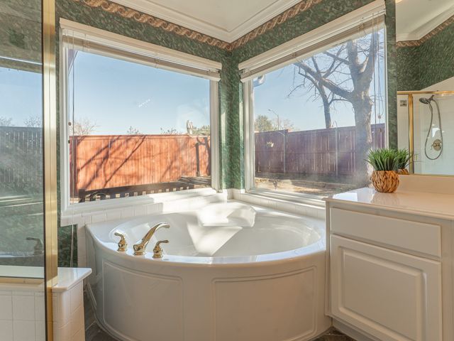 1624 Knoll Ridge Circle, Corinth, TX 76210