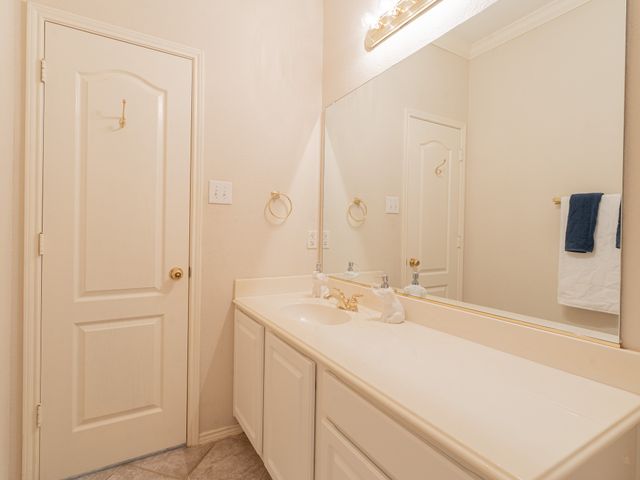 1624 Knoll Ridge Circle, Corinth, TX 76210