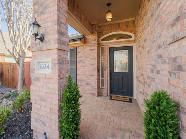 1624 Knoll Ridge Circle, Corinth, TX 76210