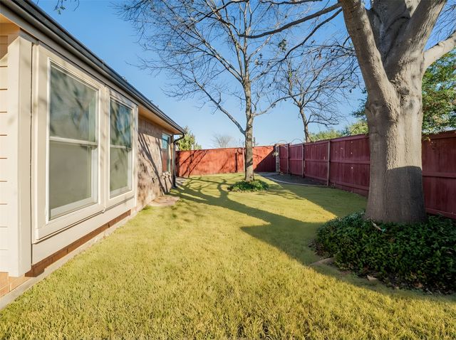 1624 Knoll Ridge Circle, Corinth, TX 76210