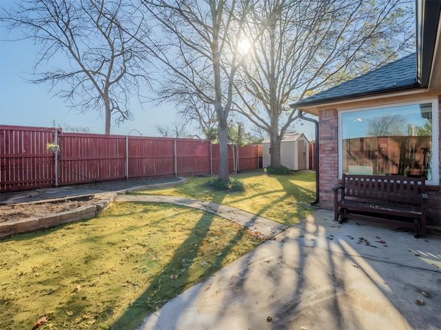 1624 Knoll Ridge Circle, Corinth, TX 76210