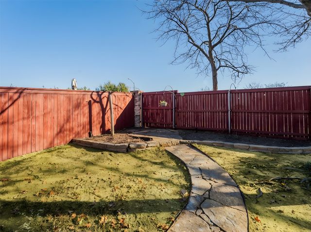 1624 Knoll Ridge Circle, Corinth, TX 76210