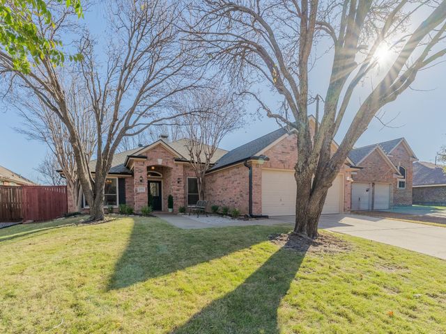1624 Knoll Ridge Circle, Corinth, TX 76210