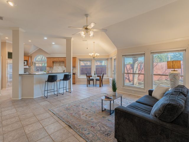 1624 Knoll Ridge Circle, Corinth, TX 76210