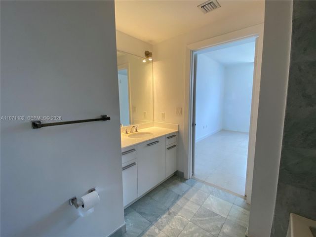 1060 Brickell Ave 3105, Miami, FL 33131