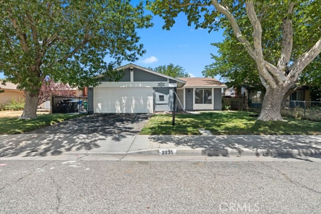 2235 W Avenue K14, Lancaster, CA 93536